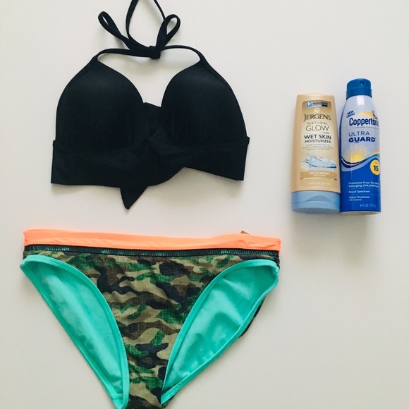 Bikini top and bottom - Picture 2 of 4